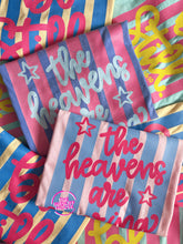 Load image into Gallery viewer, THE HEAVENS ARE ROARING TEE PINK