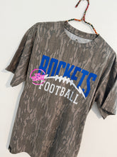 Load image into Gallery viewer, ROCKETS FOOTBALL ARCHED CAMO TEE