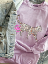 Load image into Gallery viewer, FLORAL CAT CREWNECK