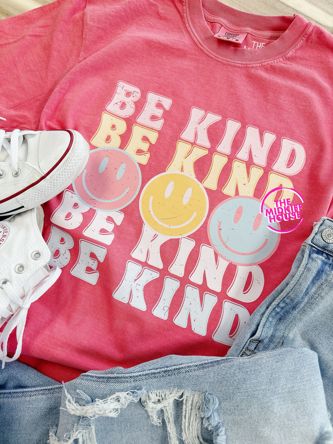 BE KIND SMILES TEE