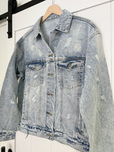Load image into Gallery viewer, MUST-HAVE DENIM JACKET
