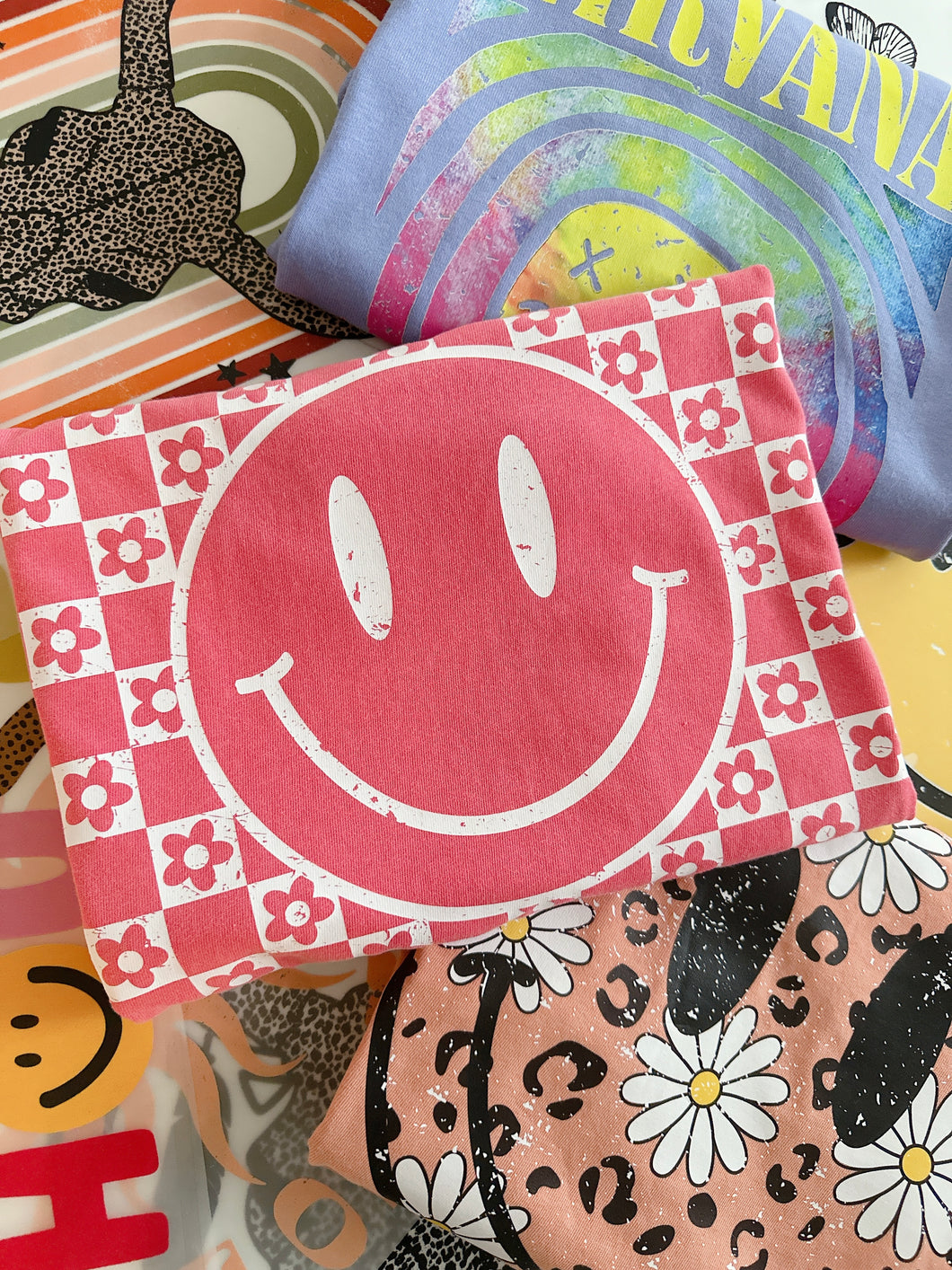 CHECKERBOARD DAISY SMILE TEE