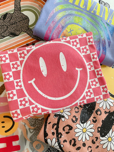 CHECKERBOARD DAISY SMILE TEE
