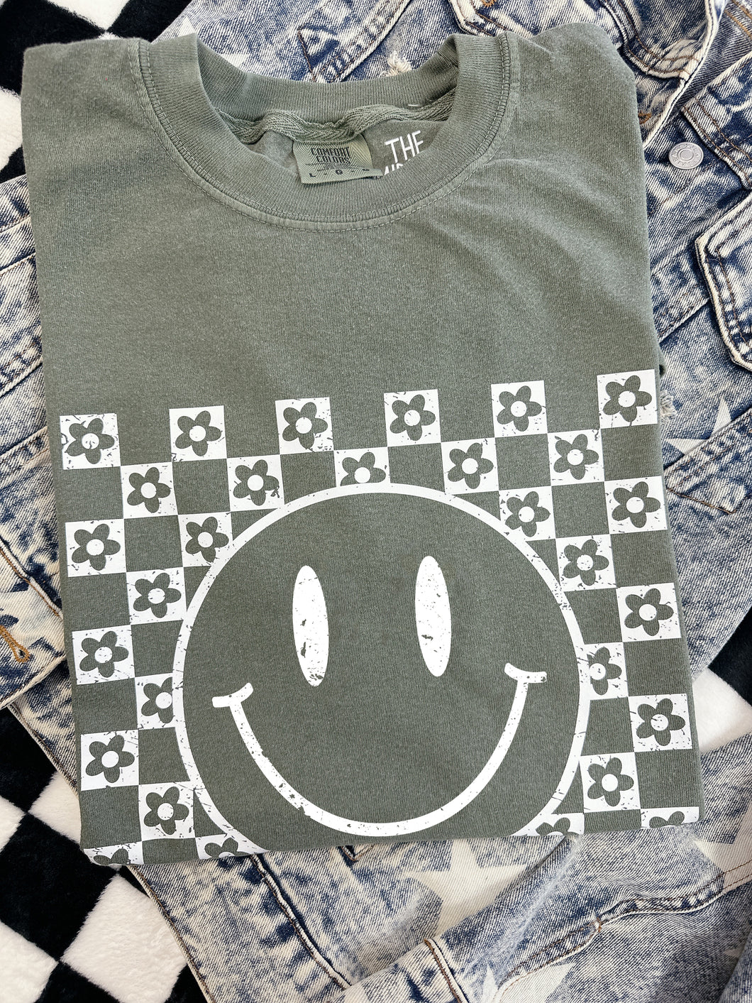 CHECKERBOARD DAISY SMILE TEE