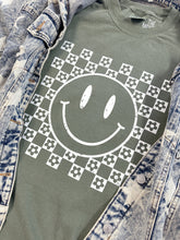 Load image into Gallery viewer, CHECKERBOARD DAISY SMILE TEE
