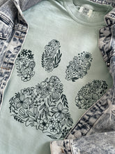 Load image into Gallery viewer, FLORAL PAW PRINT TEE

