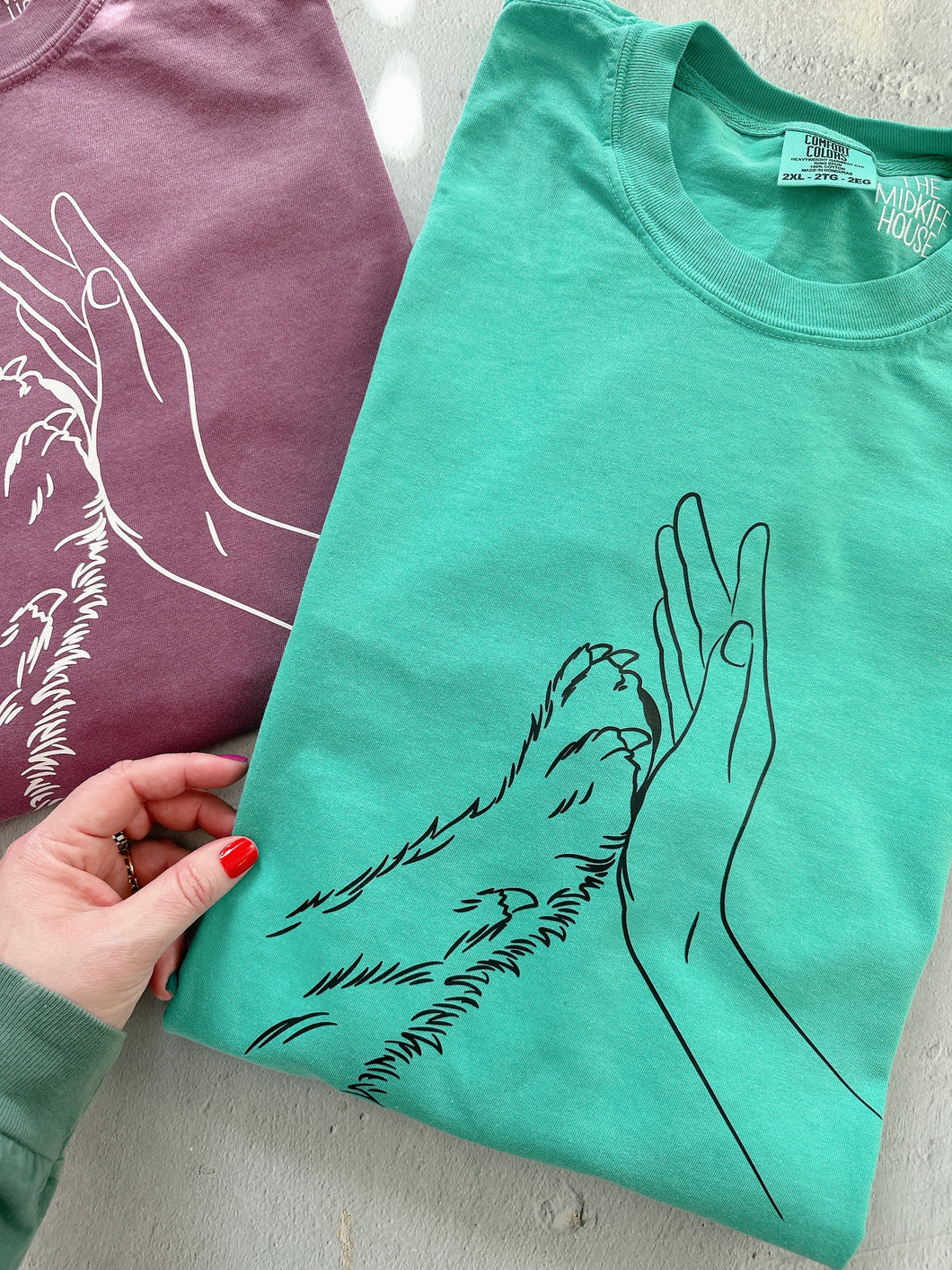 FURRY HIGH FIVE TEE