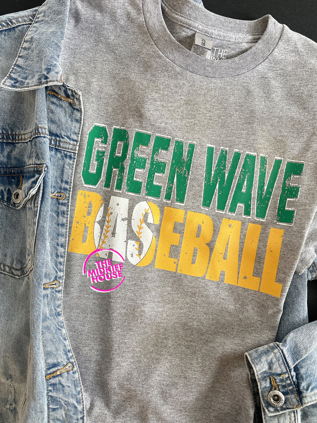 GREEN WAVE BASEBALL DISTRESSED TITLE TEE