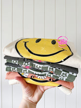 Load image into Gallery viewer, OG SMILE TEE
