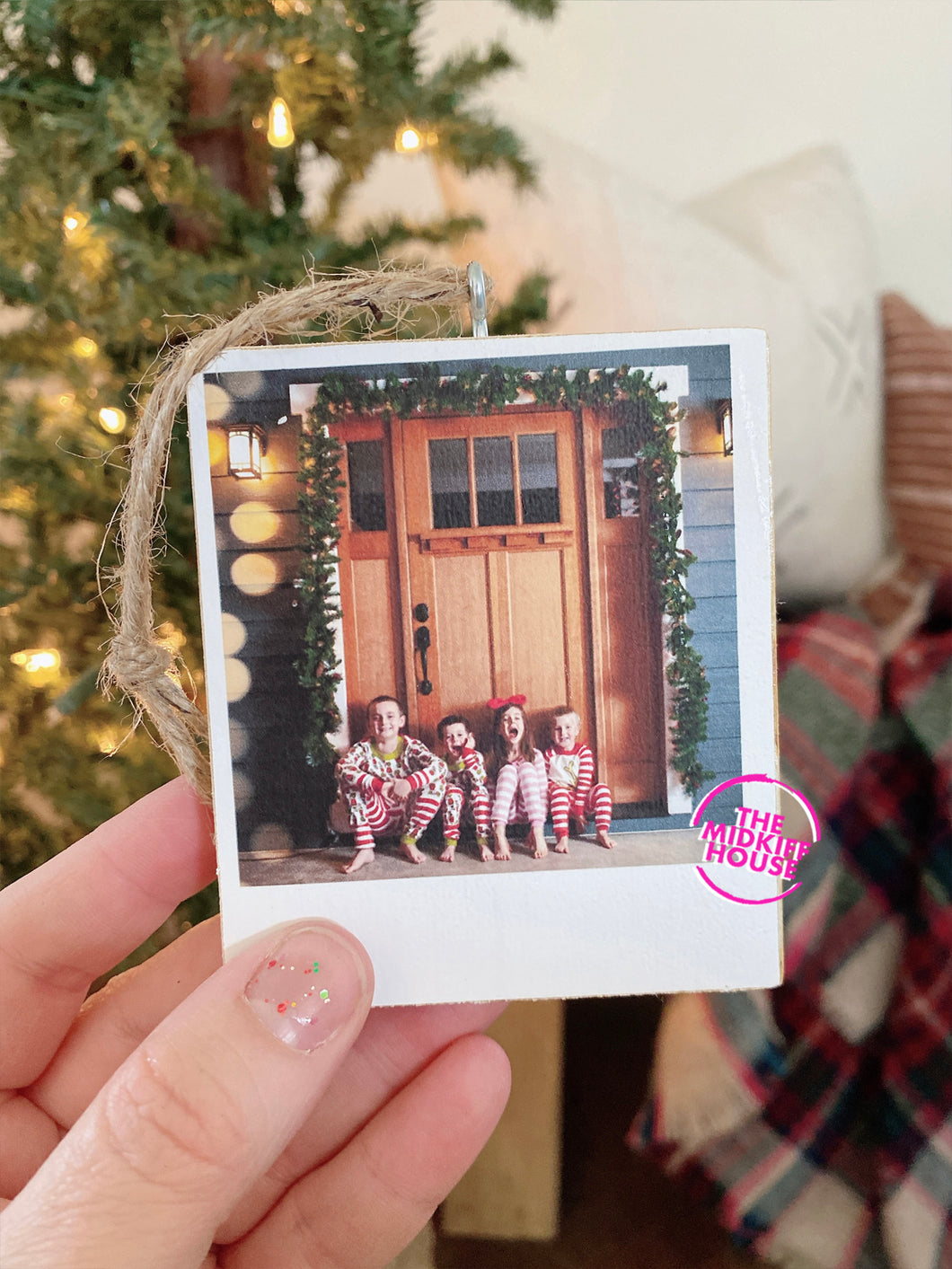 WOOD PHOTO ORNAMENT