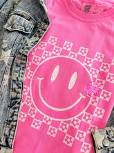 Load image into Gallery viewer, CHECKERBOARD DAISY SMILE TEE
