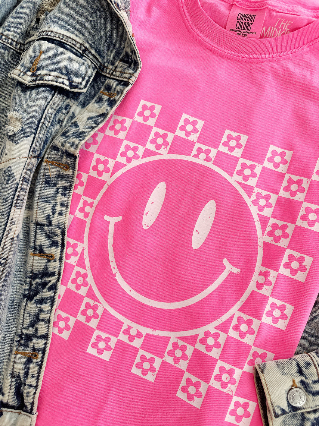 CHECKERBOARD DAISY SMILE TEE
