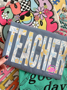 TEACHER BOLD DAISY TEE