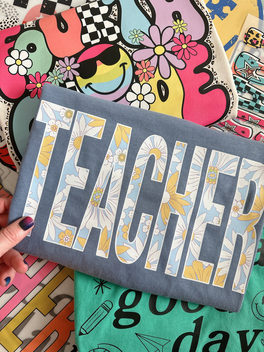TEACHER BOLD DAISY TEE