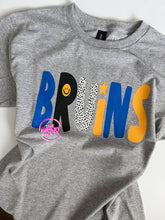 Load image into Gallery viewer, BRUINS CUTIE DOTS TEE
