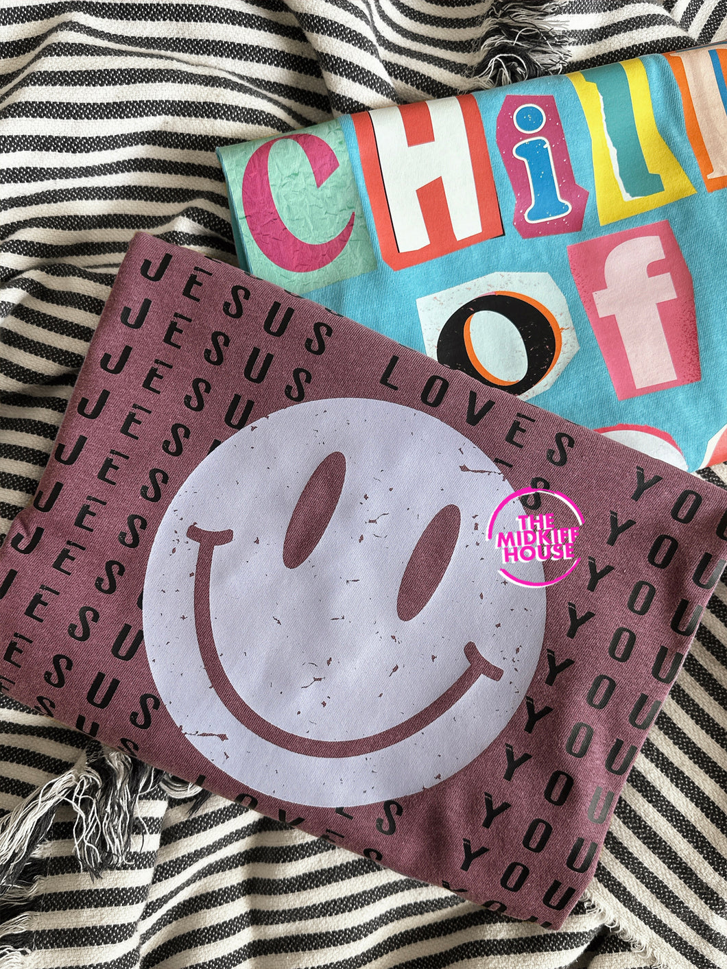 JESUS LOVES YOU SMILE TEE