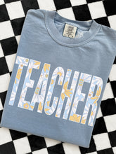 Load image into Gallery viewer, TEACHER BOLD DAISY TEE
